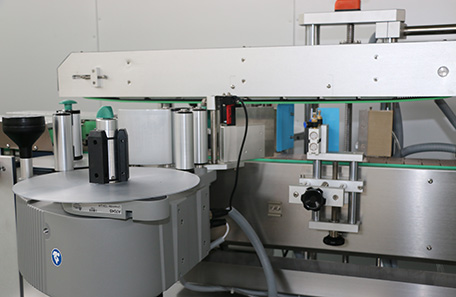 水瓶雙面貼標機