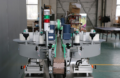 玻璃瓶雙面貼標(biāo)機(jī)