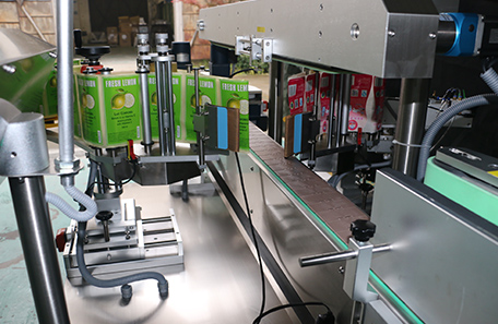 方瓶不干膠雙面貼標機