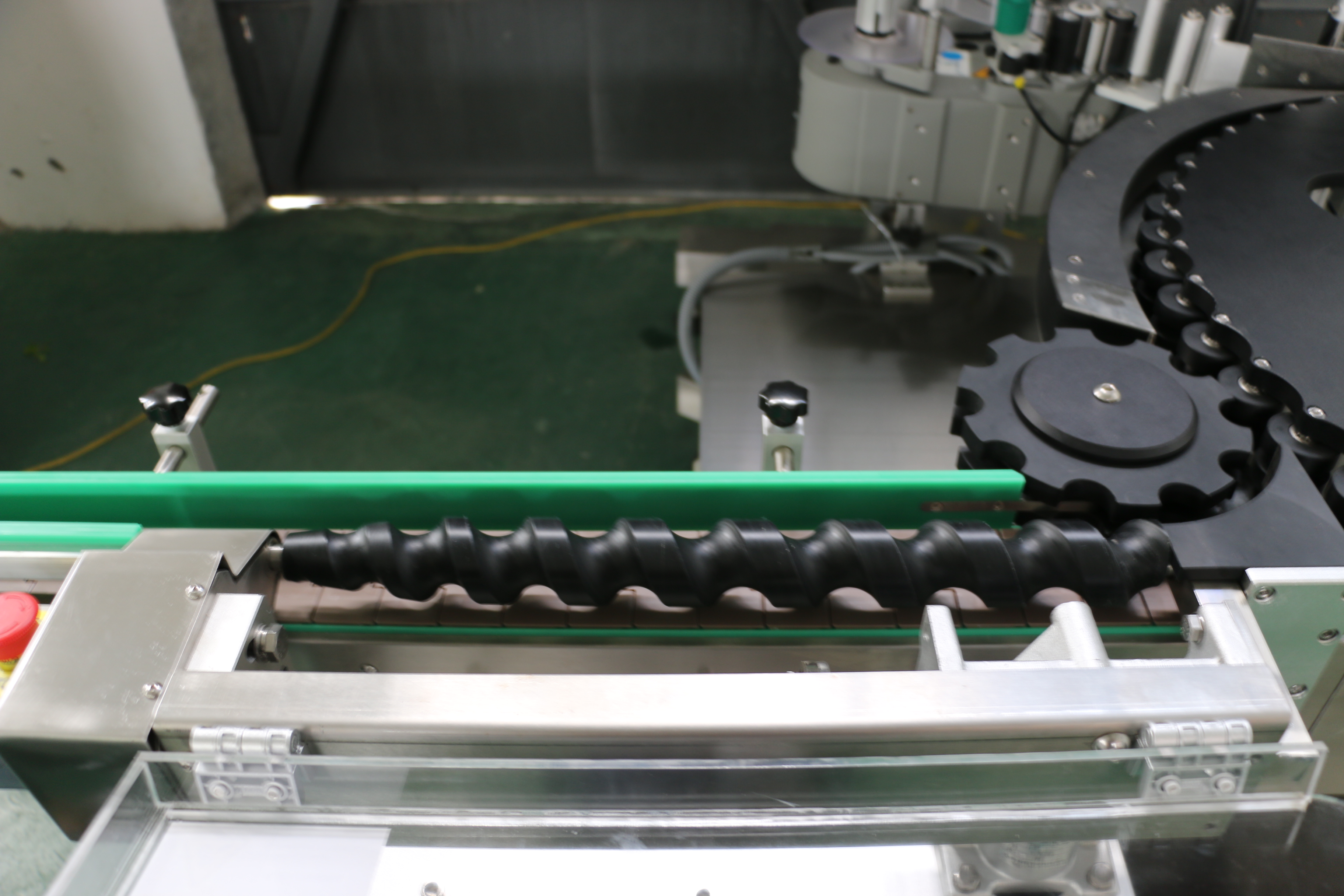 高速回轉圓瓶不干膠貼標機