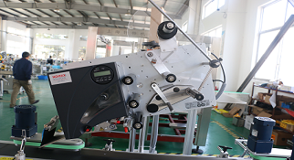 平面貼標(biāo)機(jī)定制需要注意什么？