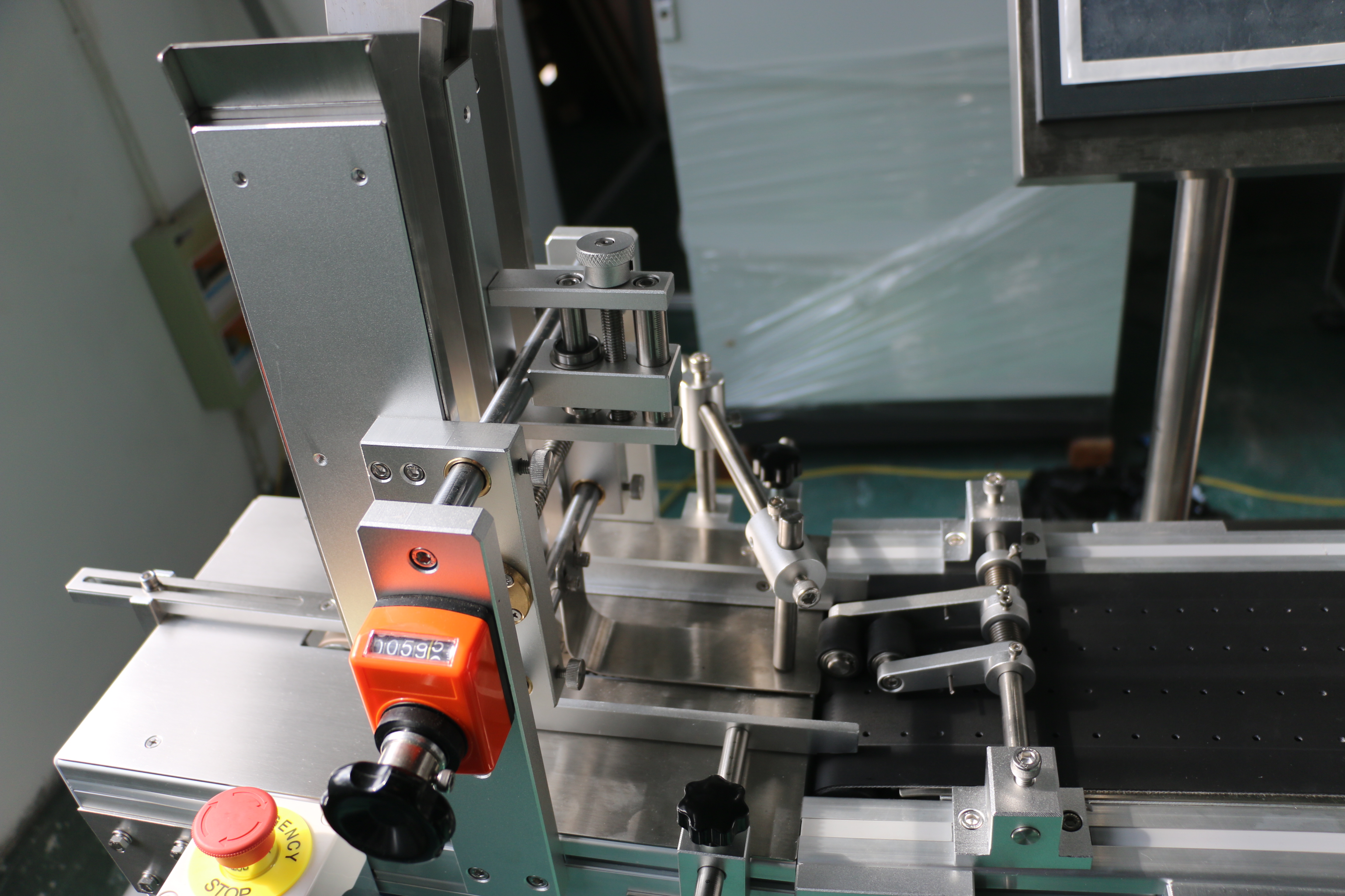 分頁及雙工位打印貼標系統