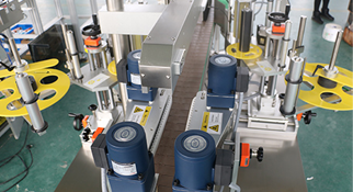 我們應該如何挑選適合自己的扁瓶貼標機呢？