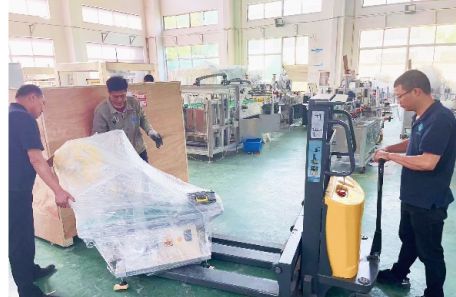 桌面式圓瓶不干膠貼標機發貨