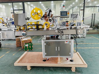 2025.9.26美國(guó)斜臥式不干膠貼標(biāo)機(jī)4臺(tái)